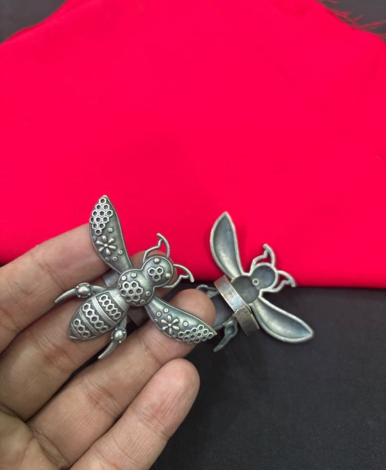 Trendy Oxidised Bee Ring